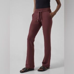 NWT ATHLETA BALANCE FLARE PANT XS Burgundy Decadent Chocolate